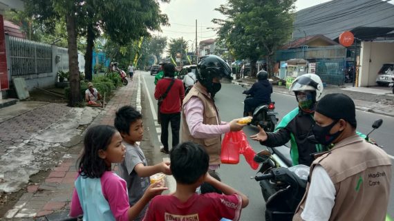 Kegiatan Bagi-Bagi Makanan 12 Juni 2020